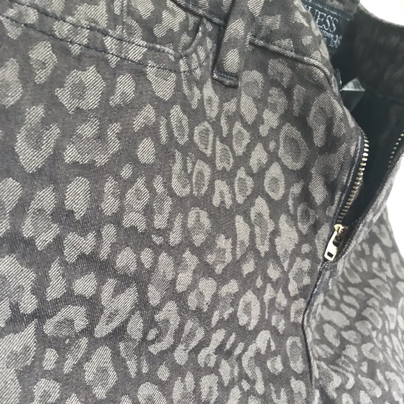 Guess Jeans - Picture 2 of 3